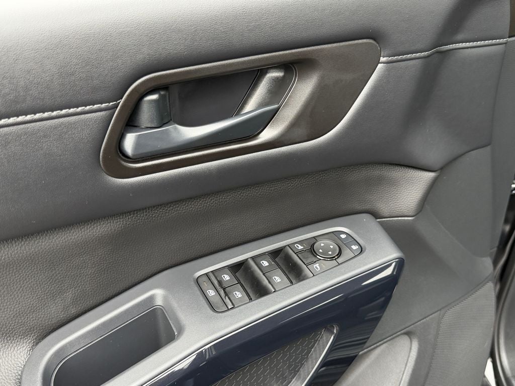 2025 Nissan Pathfinder S / One Owner