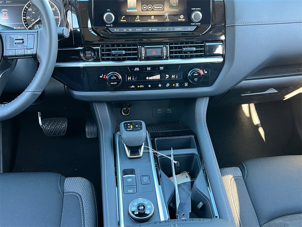 2025 Nissan Pathfinder SV / Premium Package