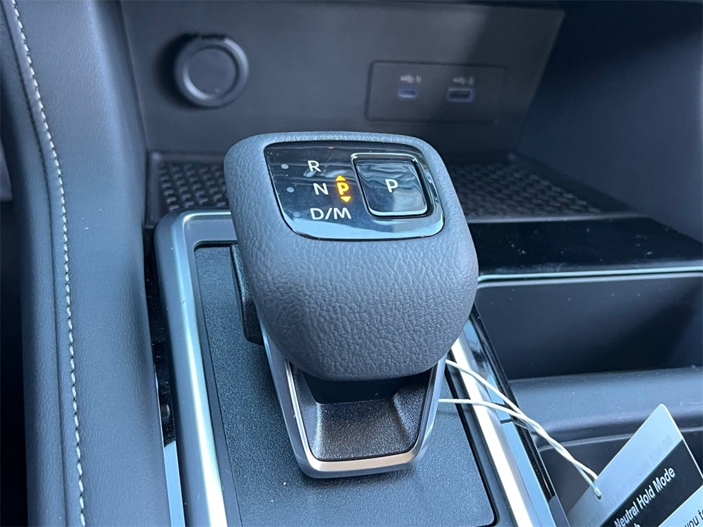 2025 Nissan Pathfinder SV / Premium Package