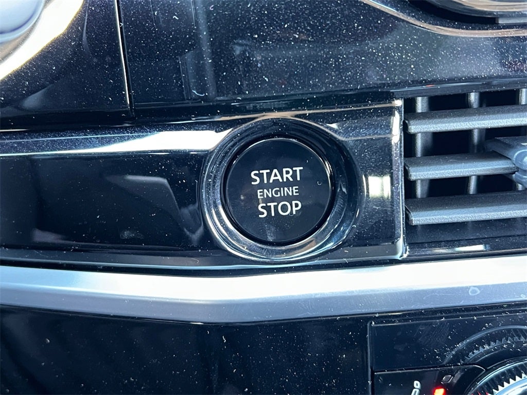 2025 Nissan Pathfinder SV / Premium Package