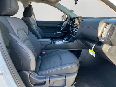 2025 Nissan Pathfinder SV / Premium Package