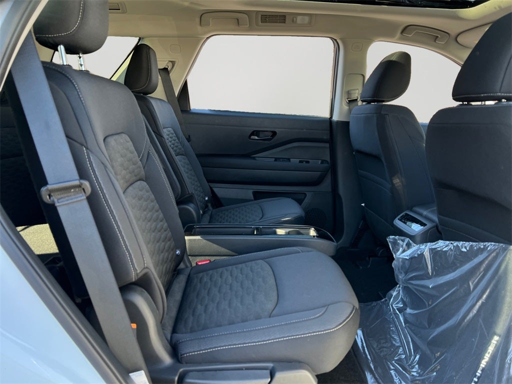 2025 Nissan Pathfinder SV / Premium Package