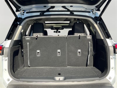 2025 Nissan Pathfinder SV / Premium Package