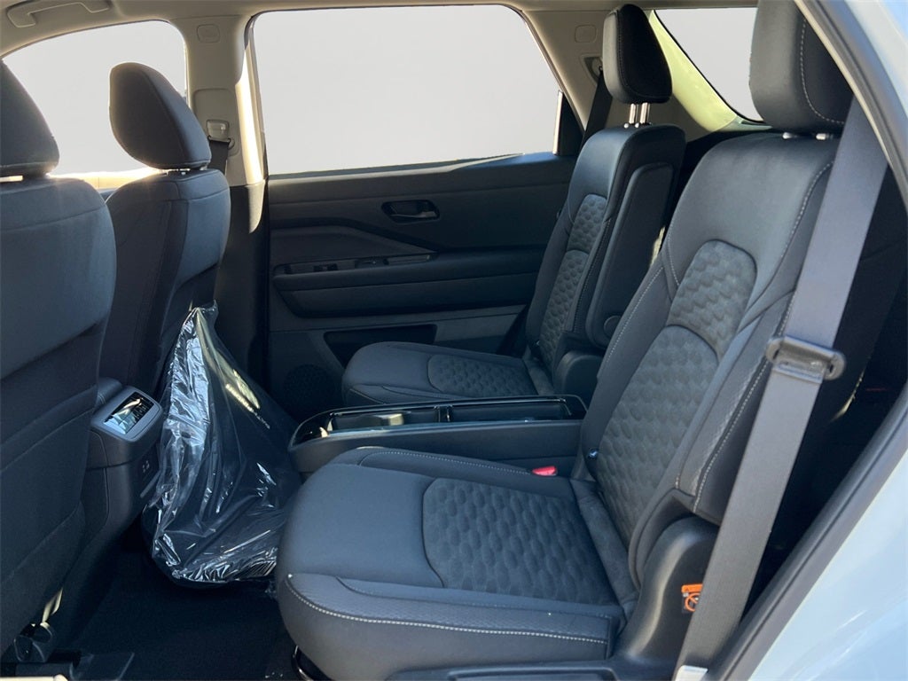 2025 Nissan Pathfinder SV / Premium Package