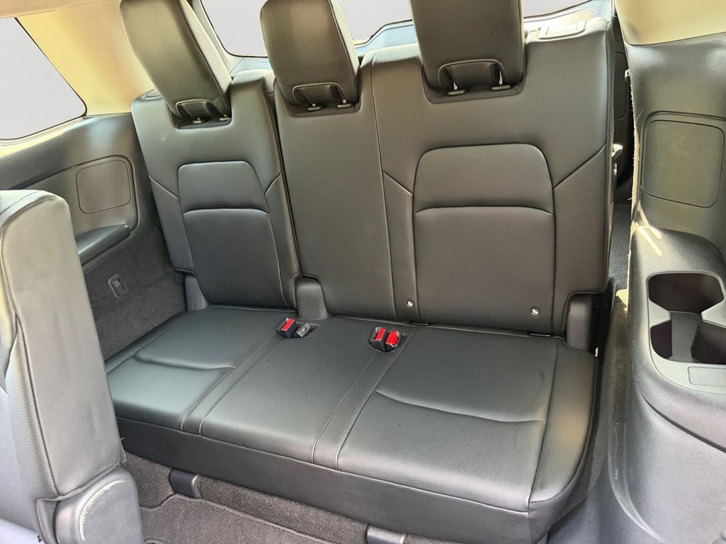 2023 Nissan Pathfinder SL / One Owner