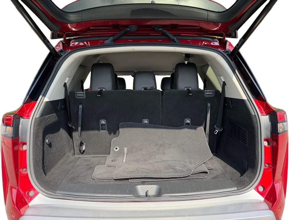 2023 Nissan Pathfinder SL / One Owner