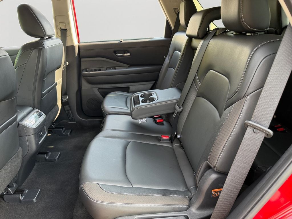 2023 Nissan Pathfinder SL / One Owner