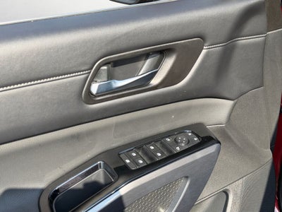 2023 Nissan Pathfinder SL / One Owner