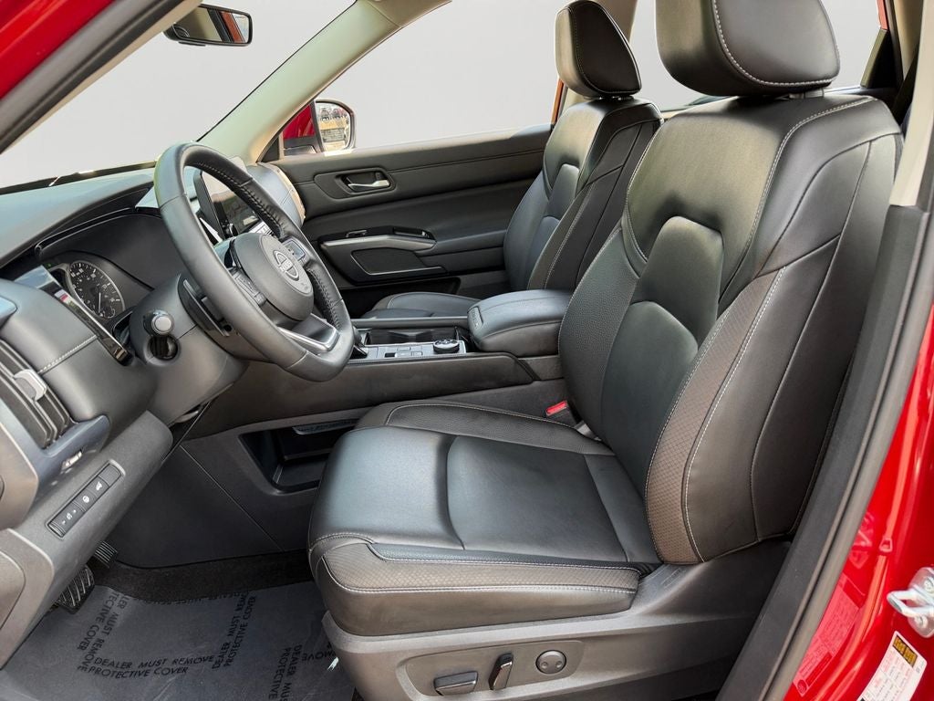 2023 Nissan Pathfinder SL / One Owner