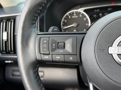 2023 Nissan Pathfinder SL / One Owner