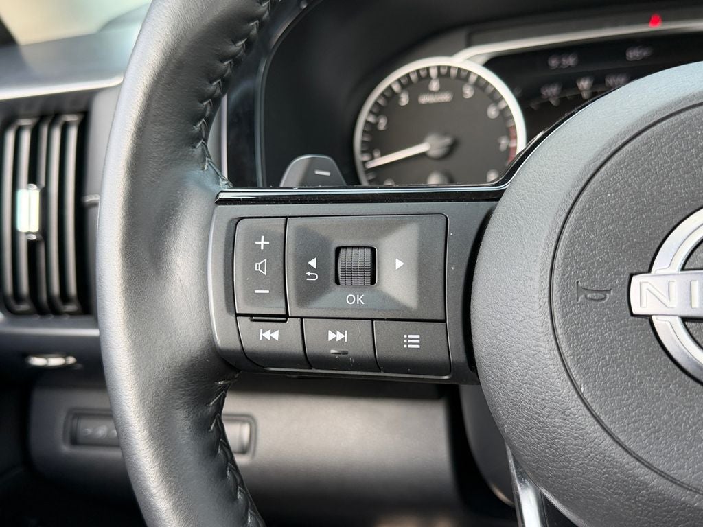 2023 Nissan Pathfinder SL / One Owner