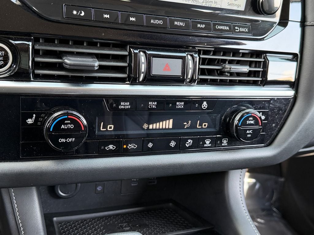 2023 Nissan Pathfinder SL / One Owner