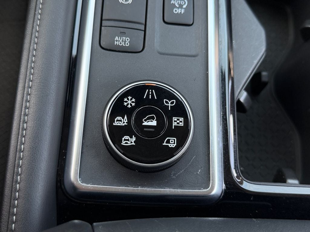 2023 Nissan Pathfinder SL / One Owner