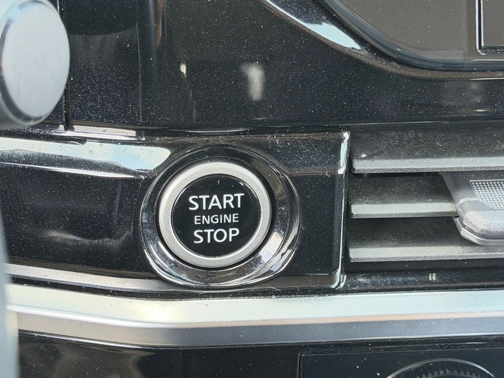 2023 Nissan Pathfinder SL / One Owner
