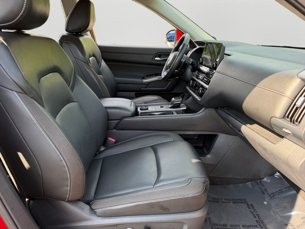 2023 Nissan Pathfinder SL / One Owner