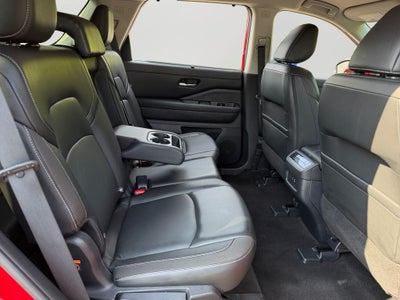 2023 Nissan Pathfinder SL / One Owner