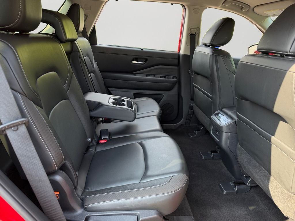 2023 Nissan Pathfinder SL / One Owner