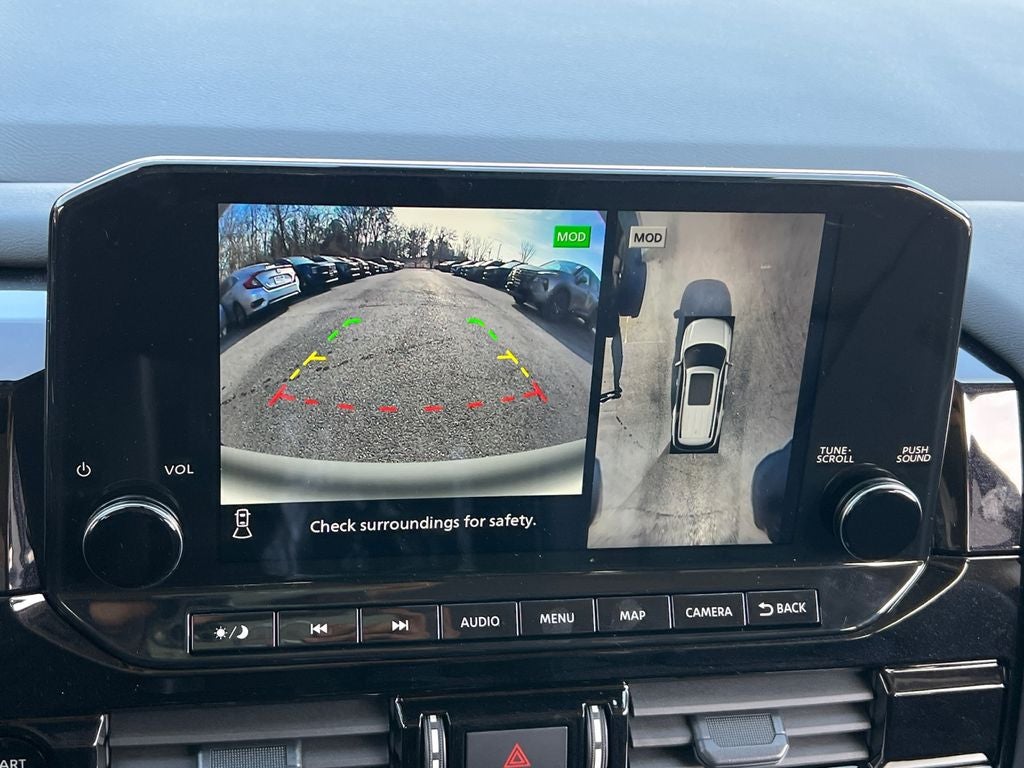 2025 Nissan Pathfinder SL