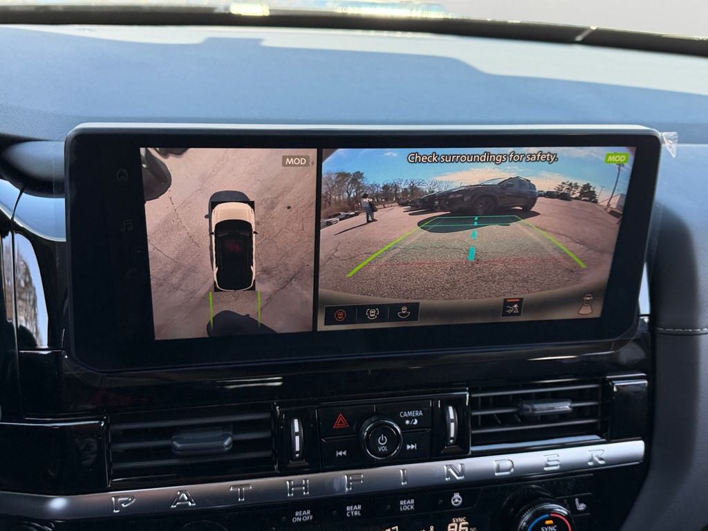 2026 Nissan Pathfinder SL