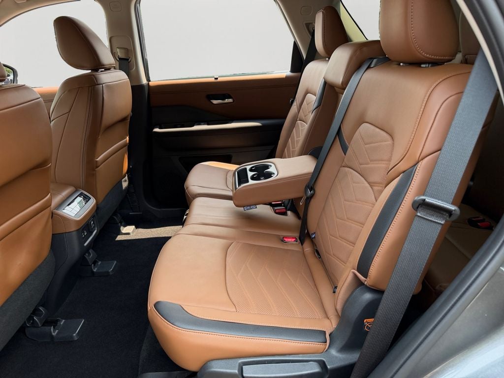 2025 Nissan Pathfinder Platinum / One Owner
