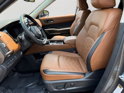 2025 Nissan Pathfinder Platinum / One Owner