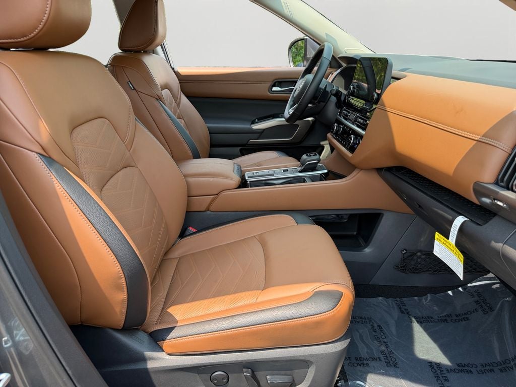2025 Nissan Pathfinder Platinum / One Owner