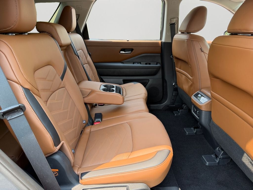 2025 Nissan Pathfinder Platinum / One Owner