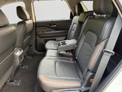 2025 Nissan Pathfinder Platinum / One Owner