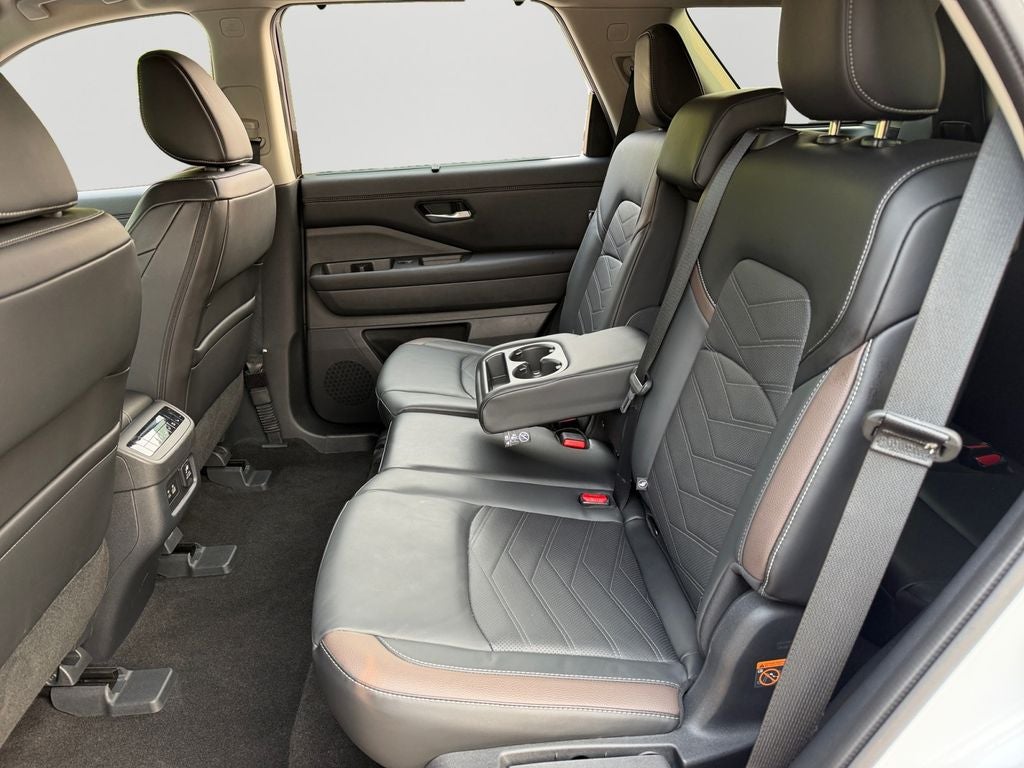 2025 Nissan Pathfinder Platinum / One Owner