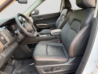 2025 Nissan Pathfinder Platinum / One Owner