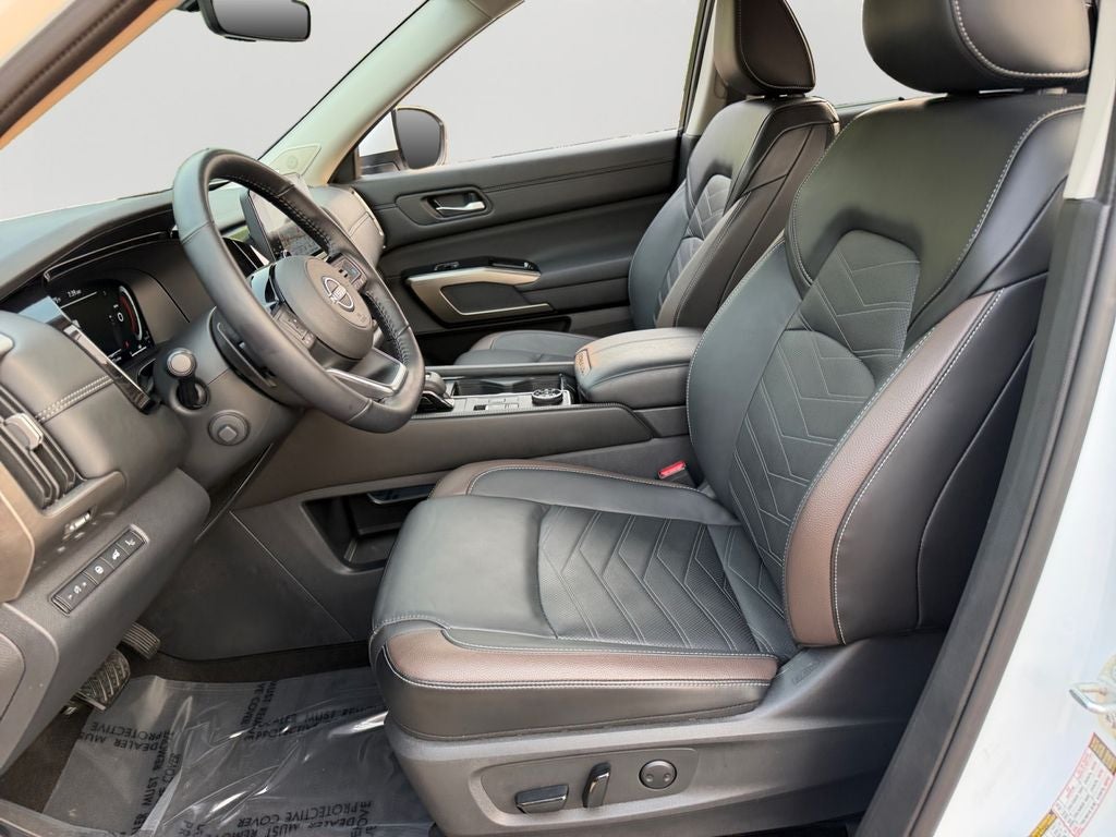 2025 Nissan Pathfinder Platinum / One Owner