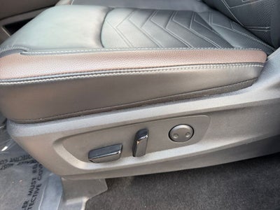 2025 Nissan Pathfinder Platinum / One Owner