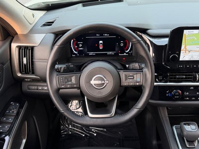 2025 Nissan Pathfinder Platinum / One Owner