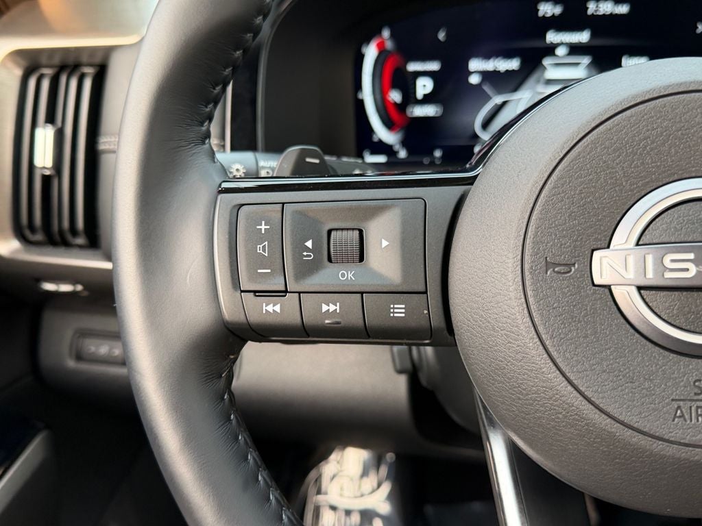 2025 Nissan Pathfinder Platinum / One Owner