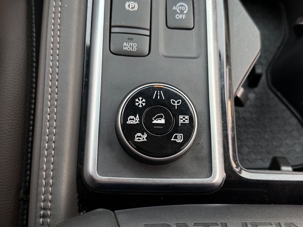 2025 Nissan Pathfinder Platinum / One Owner