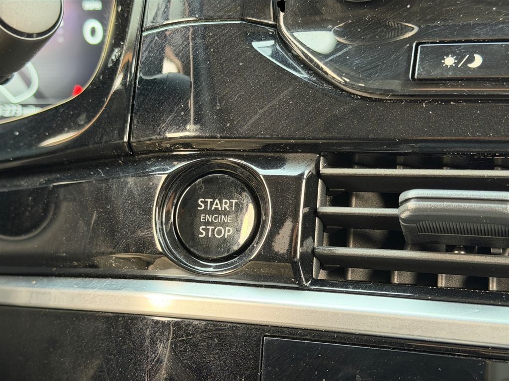 2025 Nissan Pathfinder Platinum / One Owner