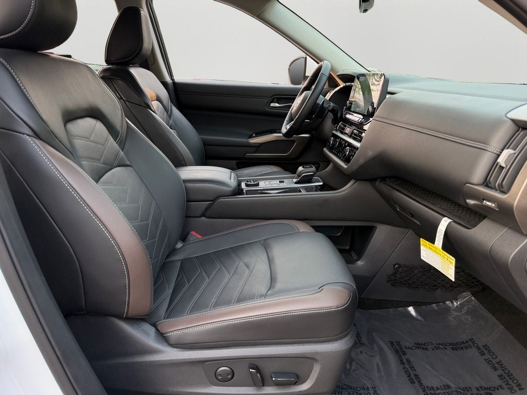 2025 Nissan Pathfinder Platinum / One Owner