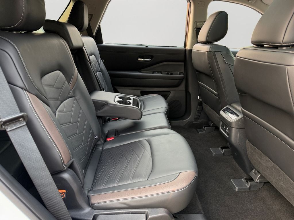 2025 Nissan Pathfinder Platinum / One Owner