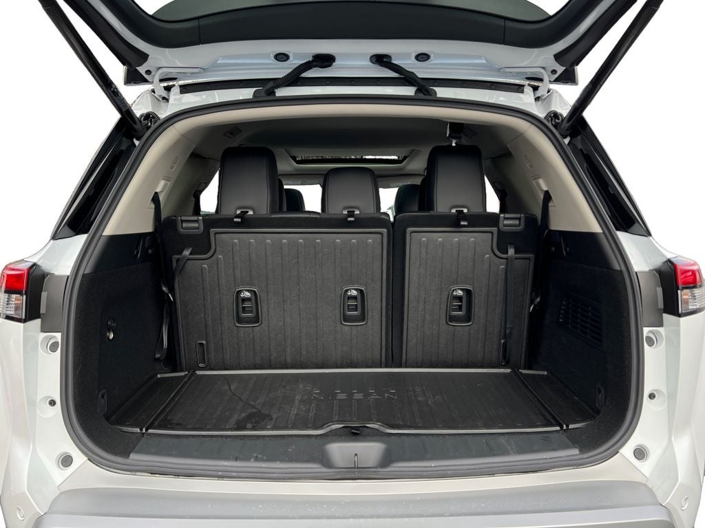 2025 Nissan Pathfinder Platinum / One Owner / 4WD / Cargo Package / Roof Rails w/