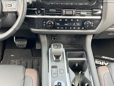 2025 Nissan Pathfinder Platinum / One Owner / 4WD / Cargo Package / Roof Rails w/