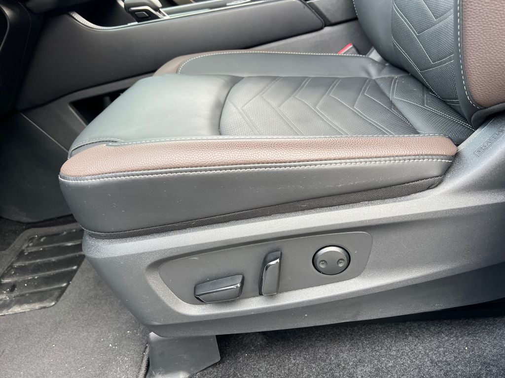 2025 Nissan Pathfinder Platinum / One Owner / 4WD / Cargo Package / Roof Rails w/