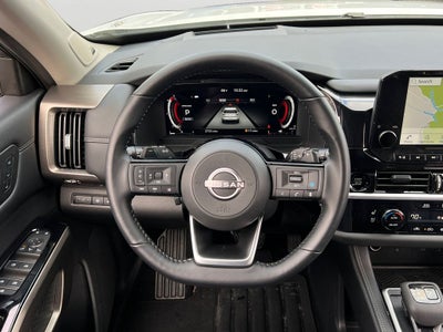 2025 Nissan Pathfinder Platinum / One Owner / 4WD / Cargo Package / Roof Rails w/