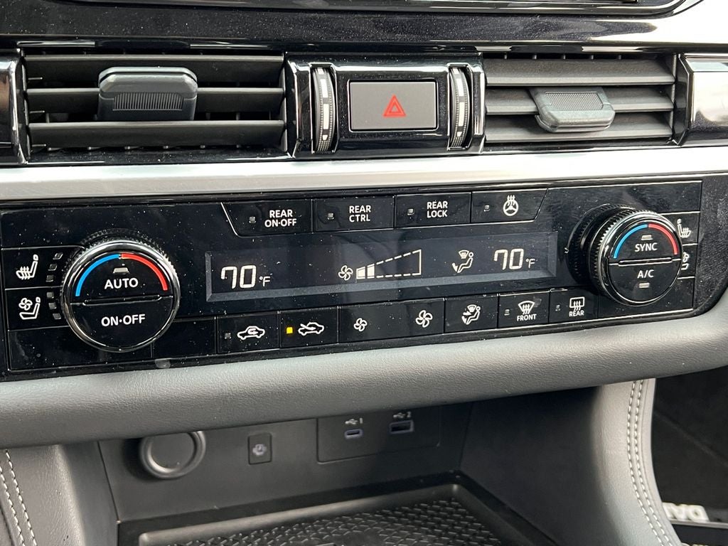 2025 Nissan Pathfinder Platinum / One Owner / 4WD / Cargo Package / Roof Rails w/