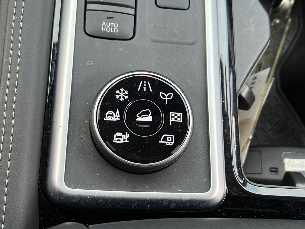 2025 Nissan Pathfinder Platinum / One Owner / 4WD / Cargo Package / Roof Rails w/