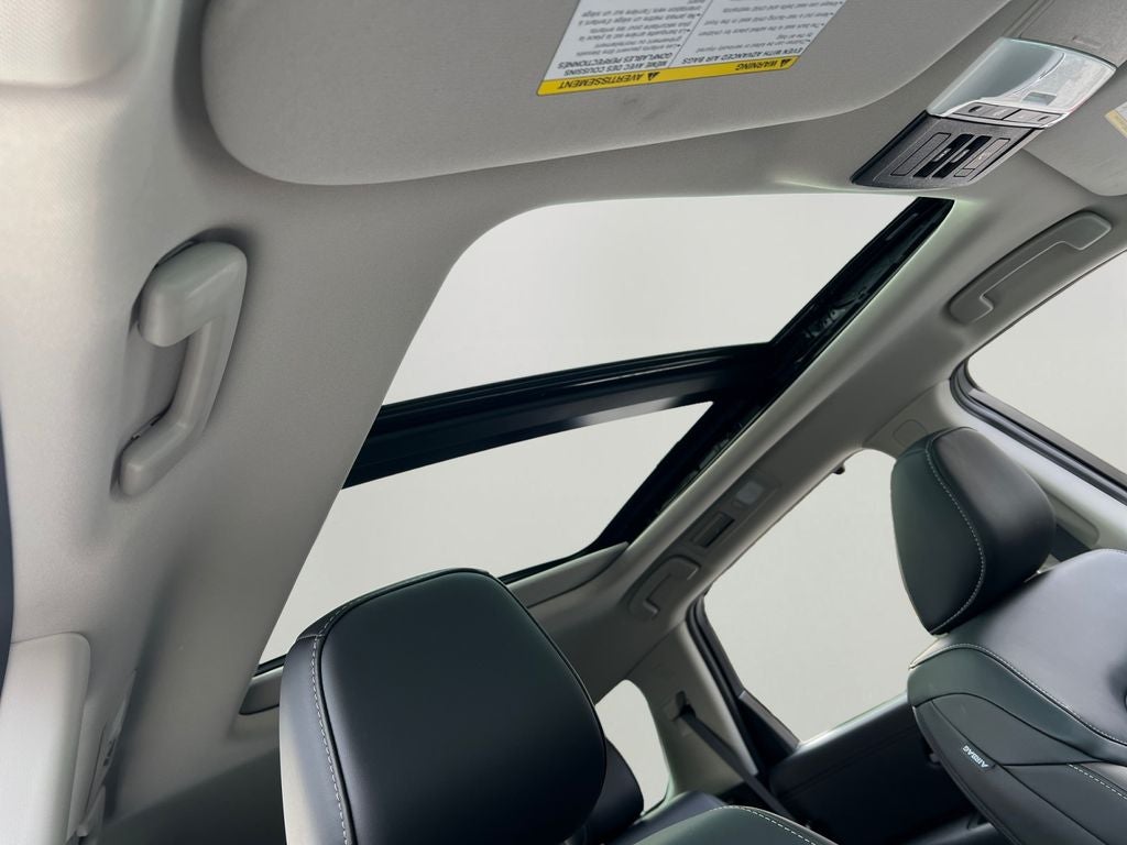 2025 Nissan Pathfinder Platinum / One Owner / 4WD / Cargo Package / Roof Rails w/