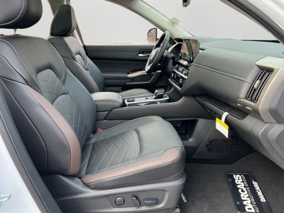 2025 Nissan Pathfinder Platinum / One Owner / 4WD / Cargo Package / Roof Rails w/