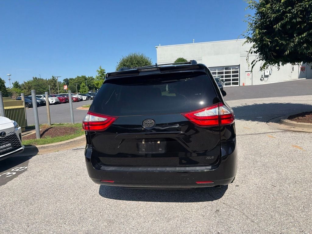 2019 Toyota Sienna XLE 8 Passenger