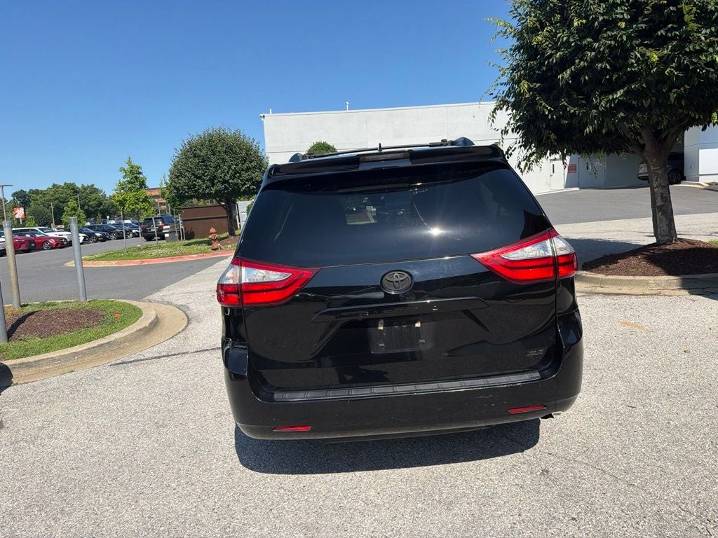 2019 Toyota Sienna XLE 8 Passenger
