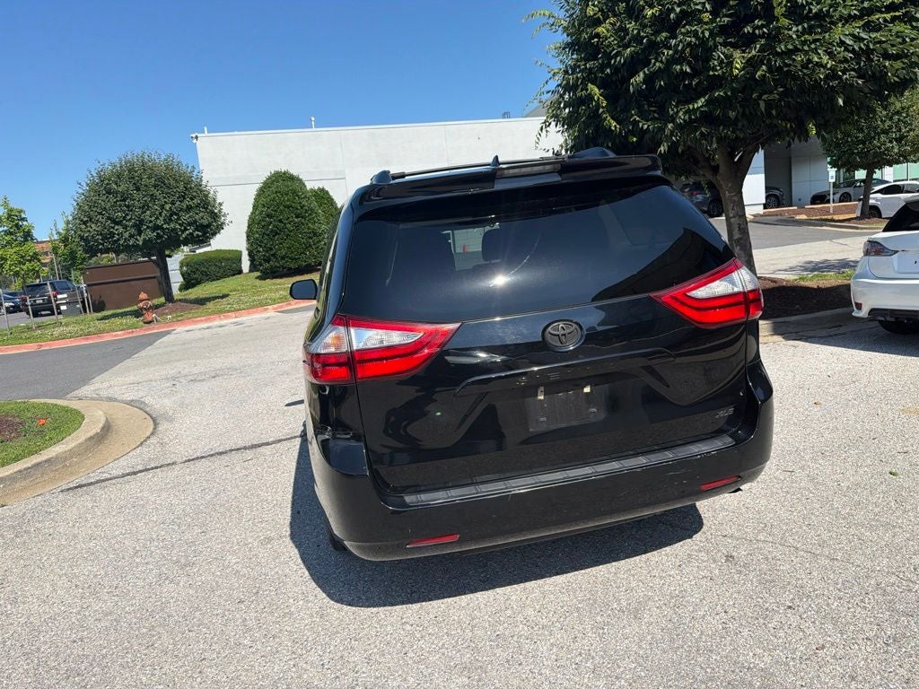 2019 Toyota Sienna XLE 8 Passenger