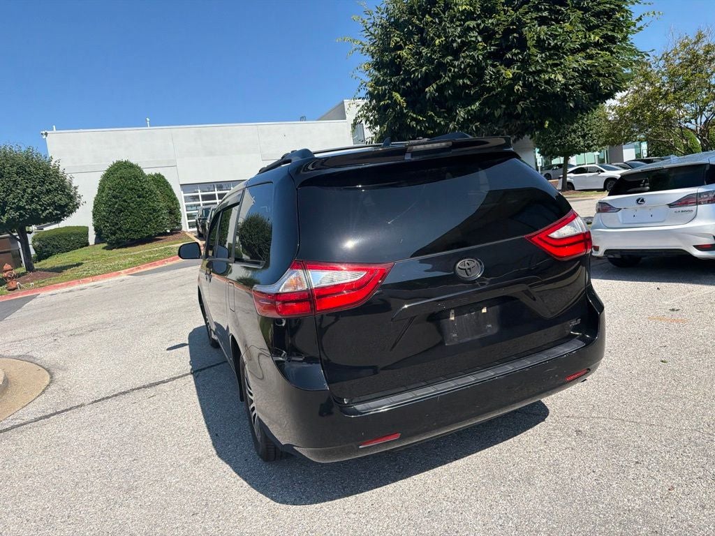 2019 Toyota Sienna XLE 8 Passenger